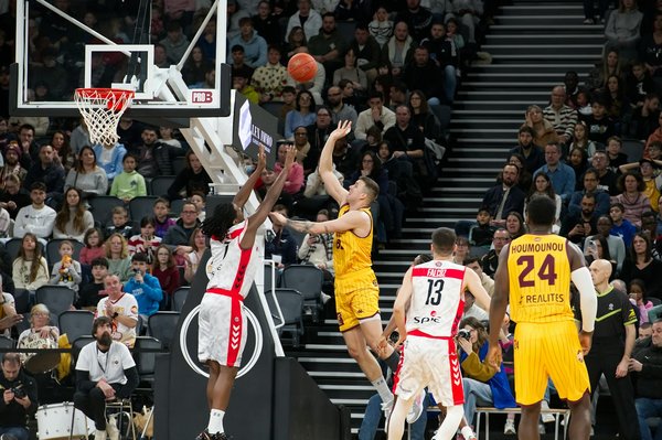 How can I enjoy cycling while respecting wildlife and nature in the UK?